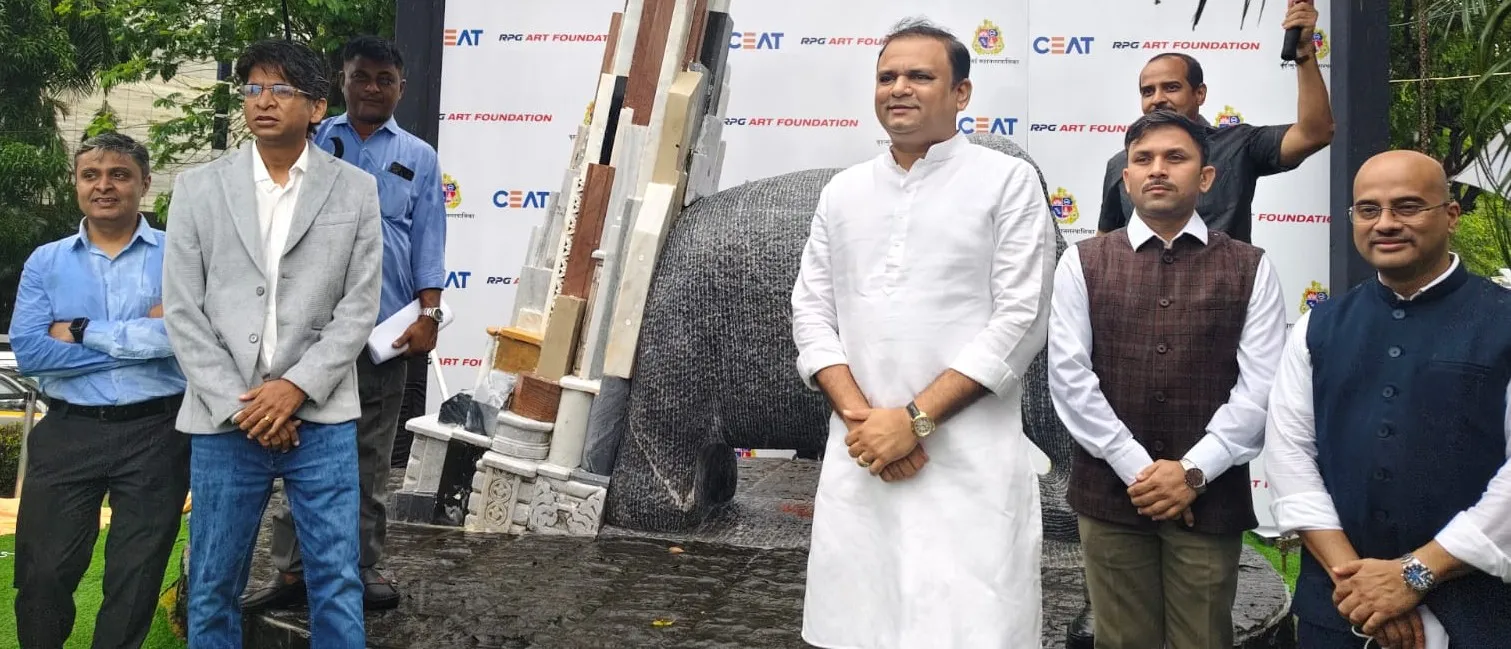 मुंबई के नरीमन पॉइंट पर 'ओवरशूट-लीनिंग इकोलॉजी' पब्लिक आर्ट इंस्टॉलेशन